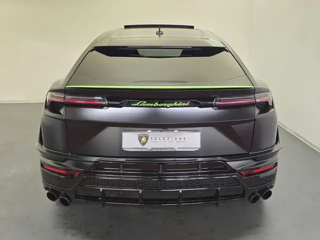 Lamborghini Urus view 4