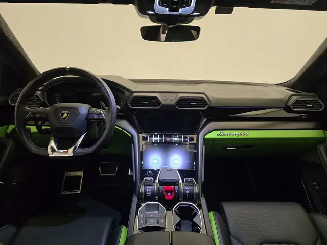 Lamborghini Urus view 7