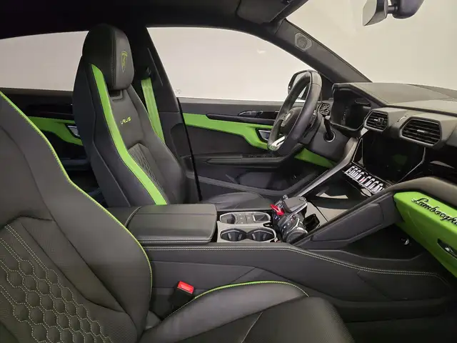 Lamborghini Urus view 6