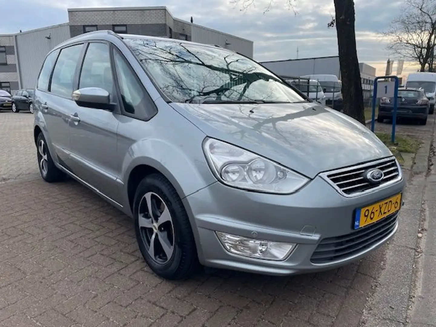 Ford Galaxy 1.6 SCTi 7persooons Champion Trend Airco/ECC, Navi Grau - 1