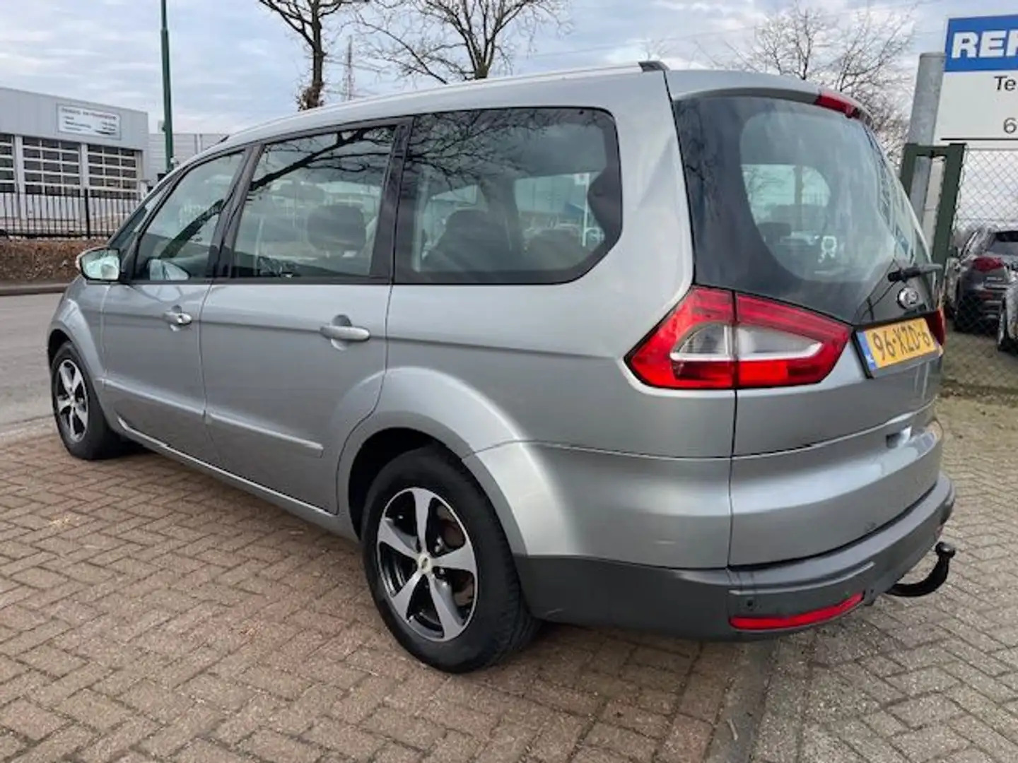 Ford Galaxy 1.6 SCTi 7persooons Champion Trend Airco/ECC, Navi Grijs - 2