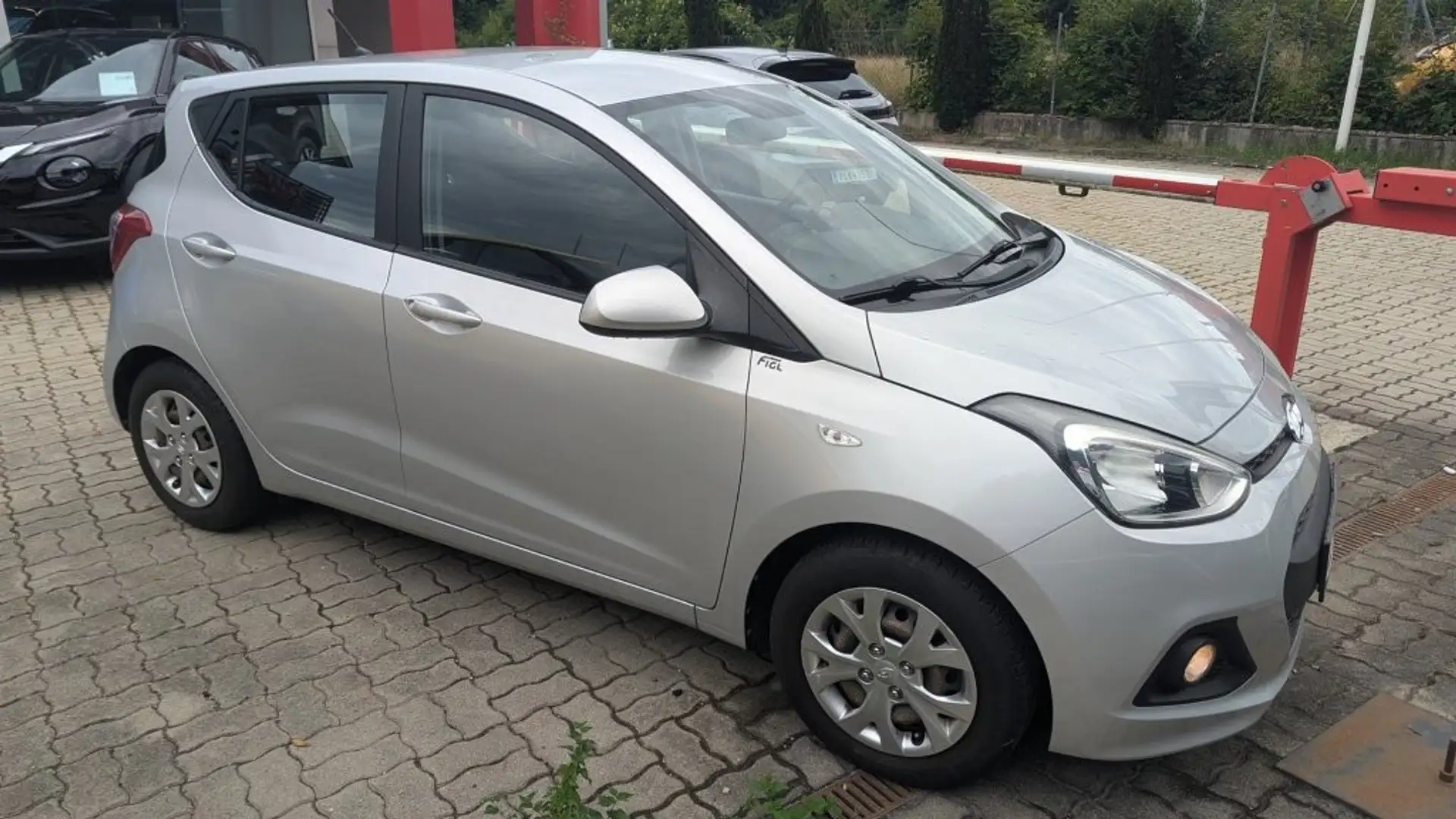 Hyundai i10 1,0 Entry Silber - 1