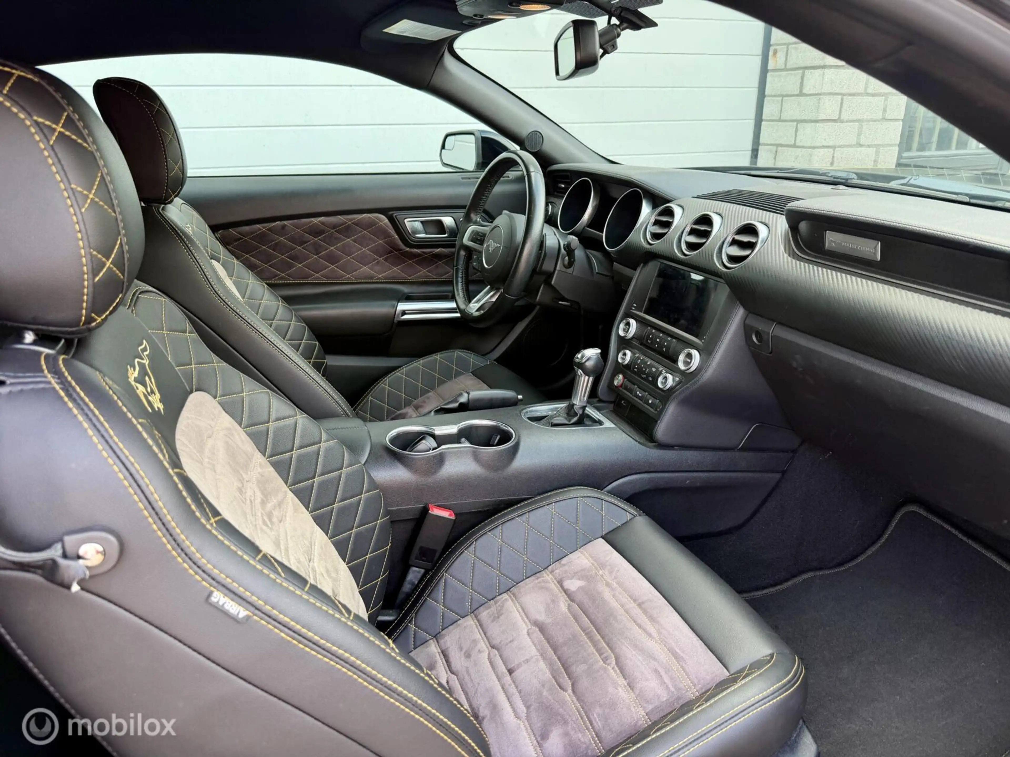Ford Mustang 2.3 EcoBoost, 75.305km, GT350 look! — photo 11