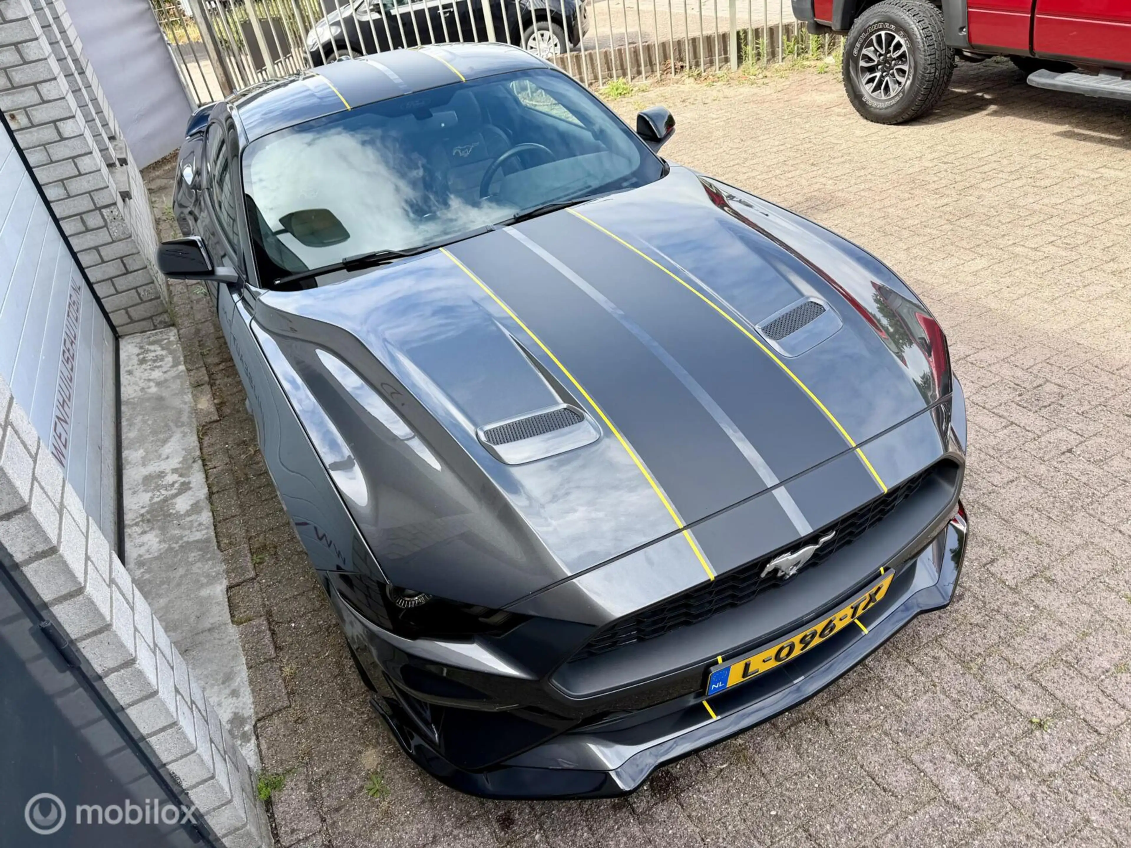 Ford Mustang 2.3 EcoBoost, 75.305km, GT350 look! — photo 13