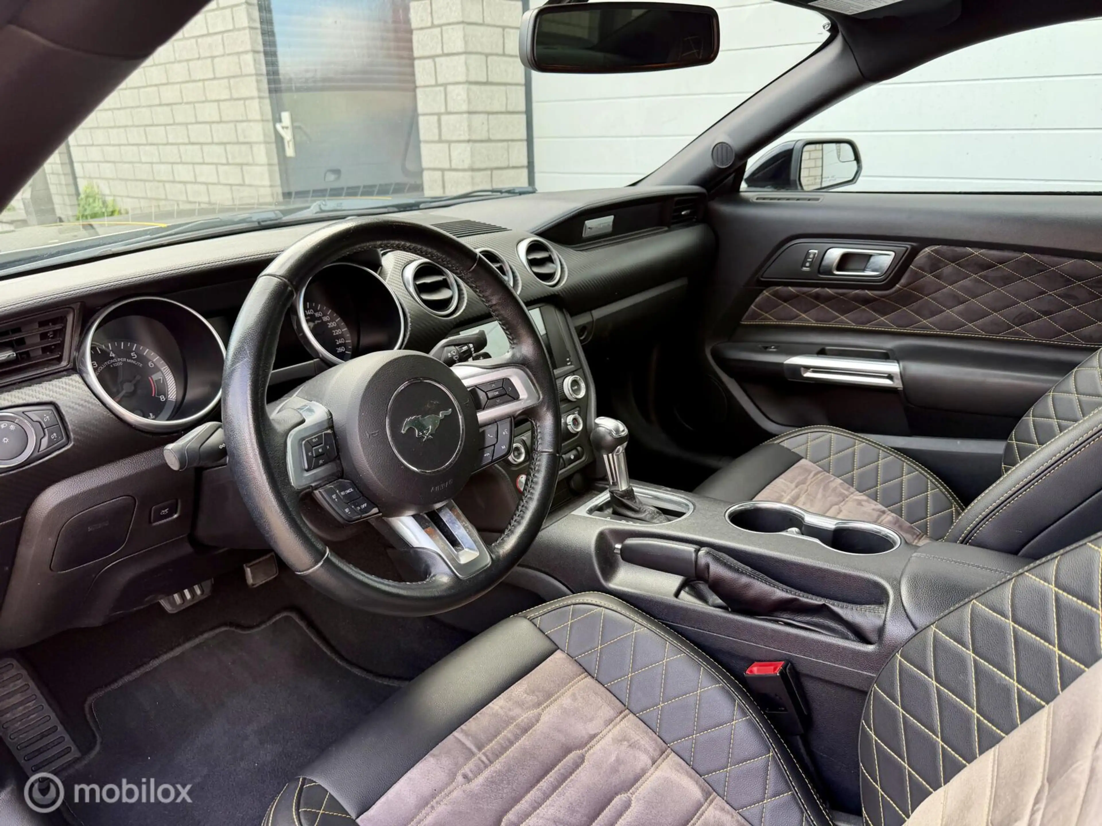 Ford Mustang 2.3 EcoBoost, 75.305km, GT350 look! — photo 6