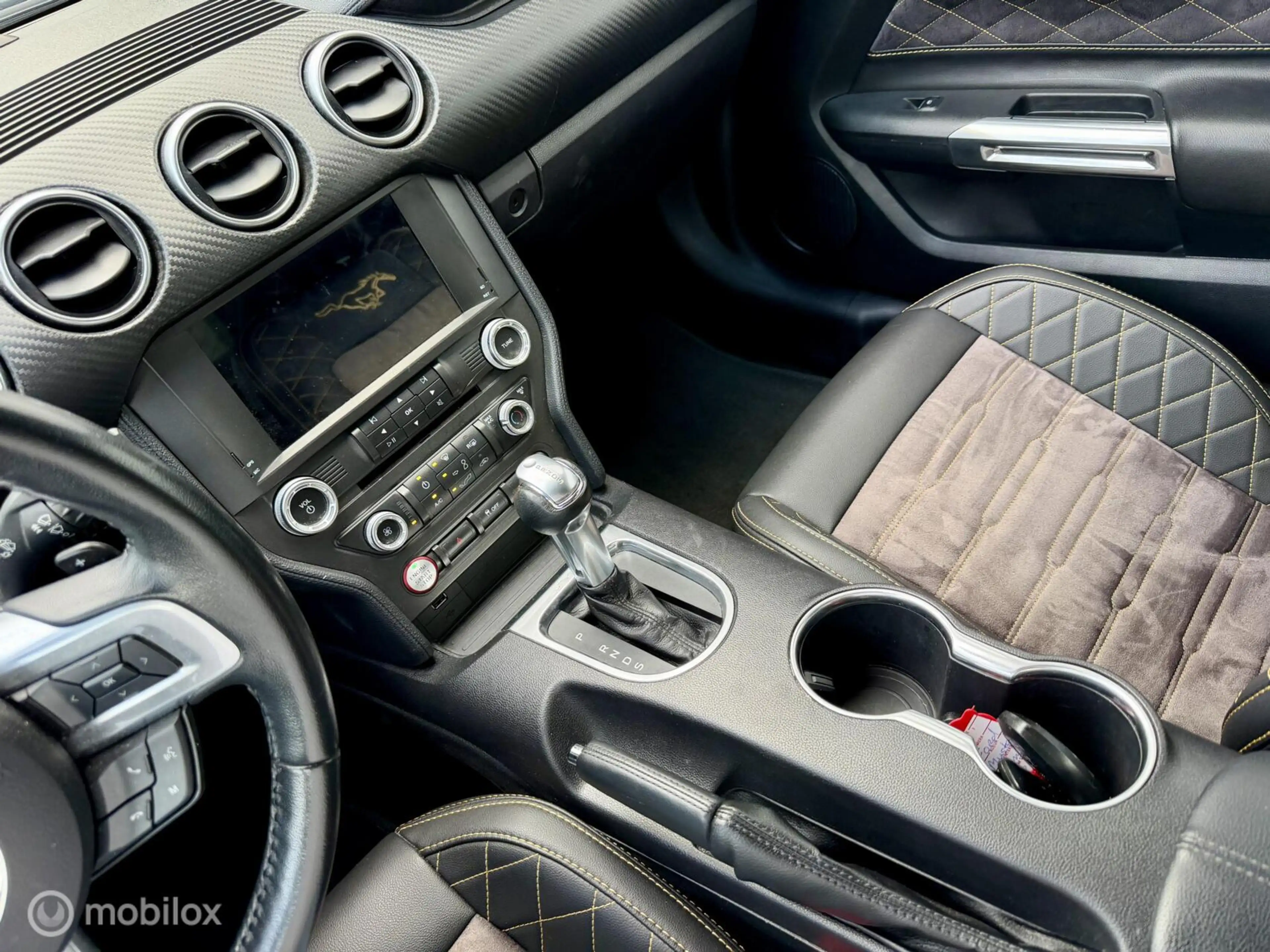 Ford Mustang 2.3 EcoBoost, 75.305km, GT350 look! — photo 9