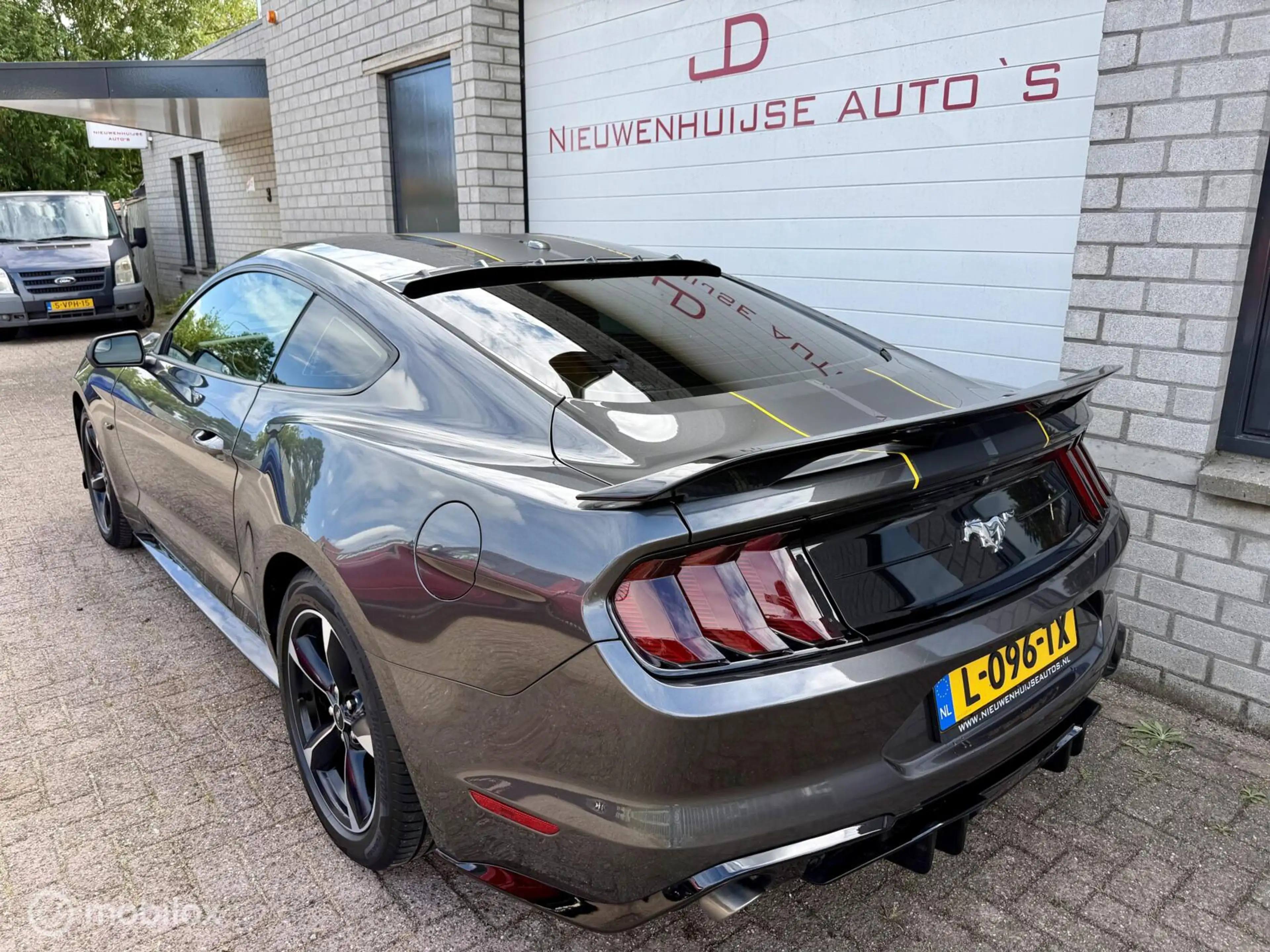 Ford Mustang 2.3 EcoBoost, 75.305km, GT350 look! — photo 3