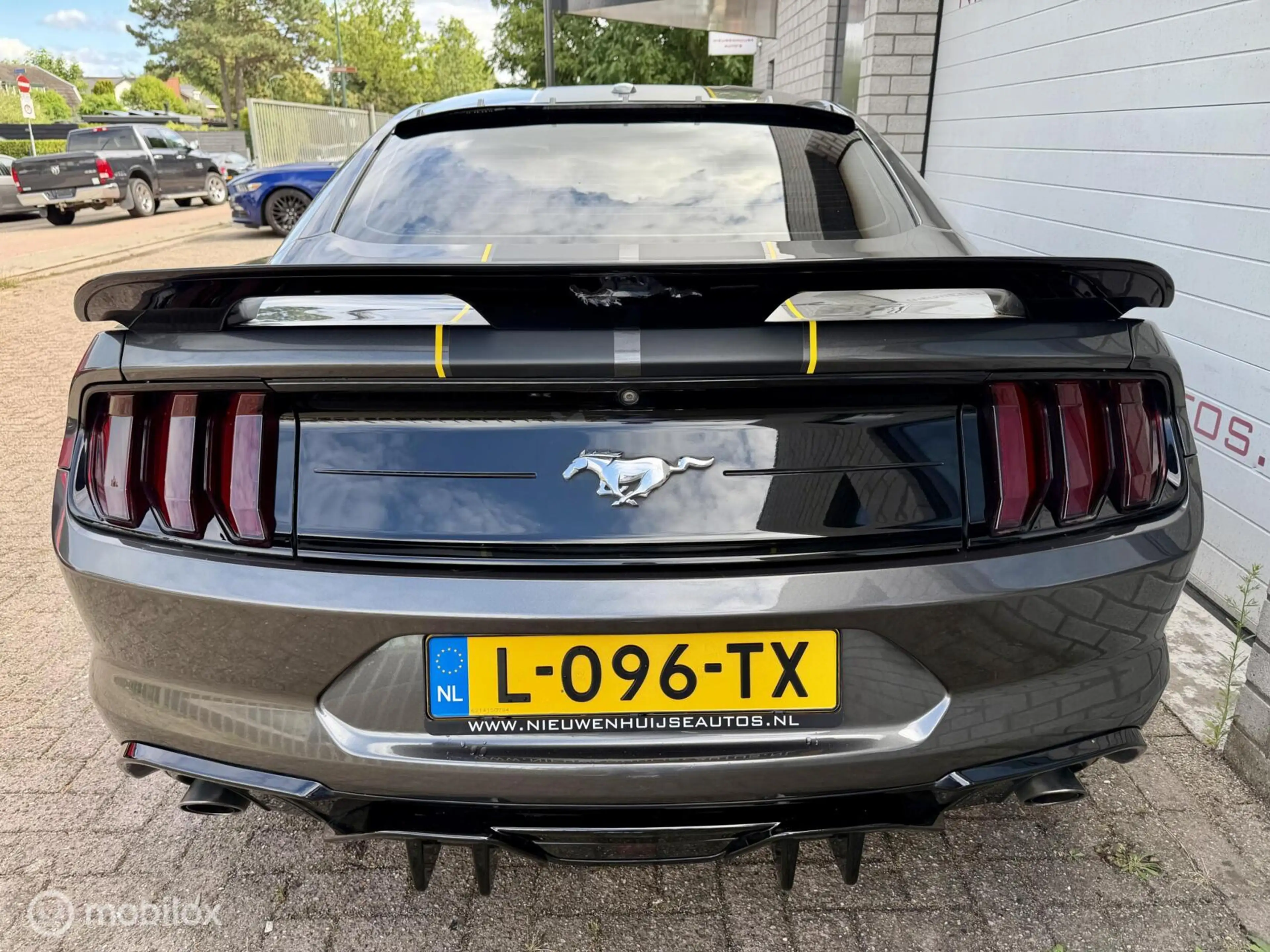 Ford Mustang 2.3 EcoBoost, 75.305km, GT350 look! — photo 5