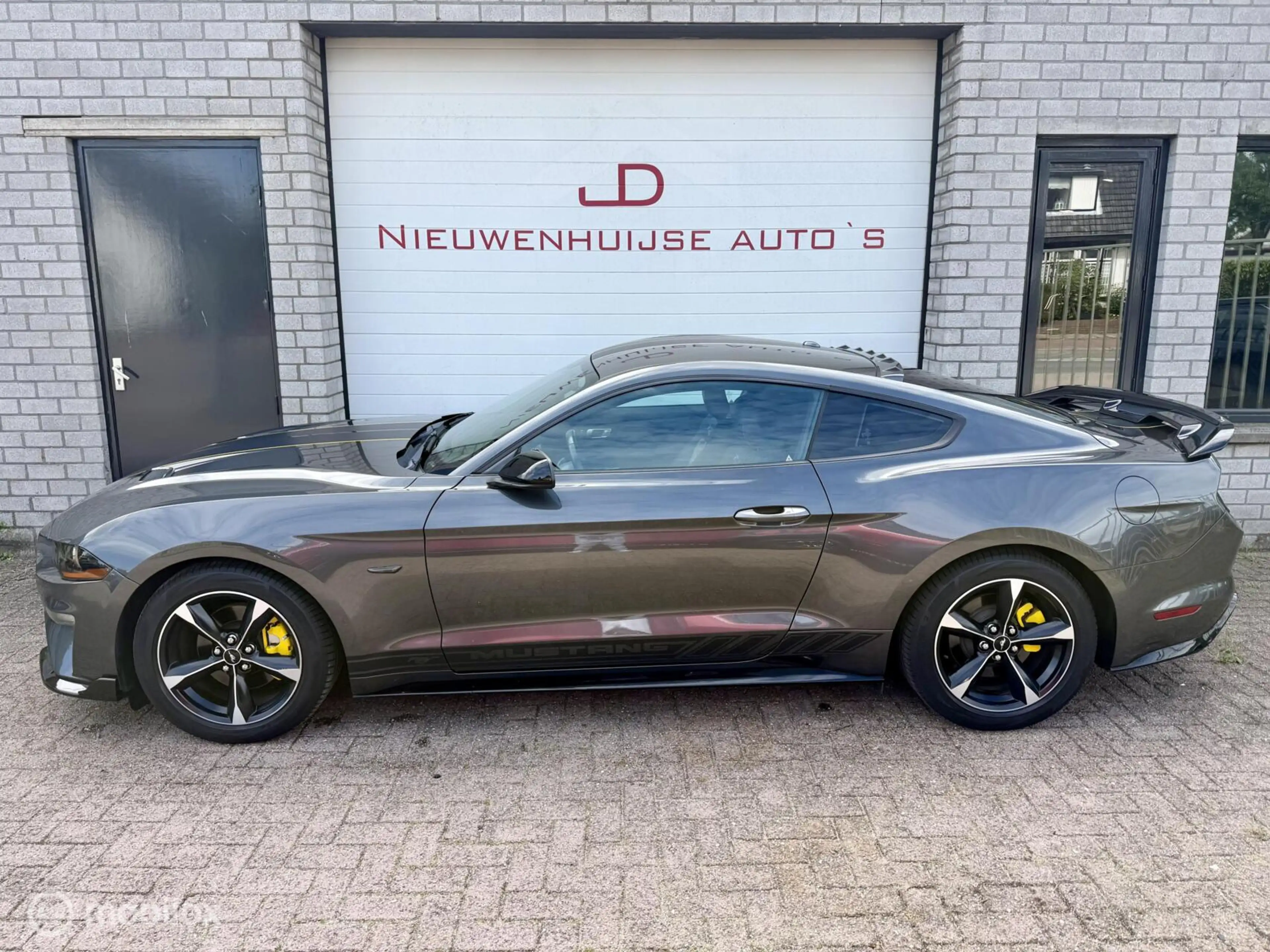 Ford Mustang 2.3 EcoBoost, 75.305km, GT350 look! — photo 2