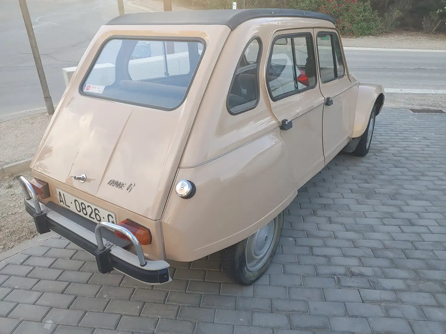 Citroen Dyane 6 Beige - 2
