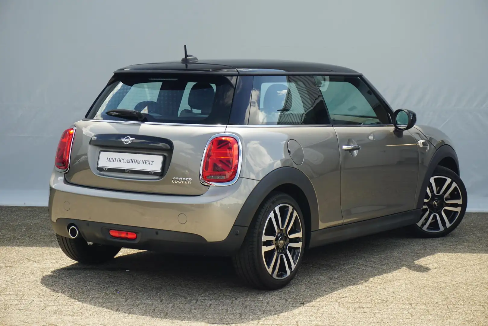 MINI Cooper 3-Deurs / 17'' LM Velgen / Navigatie / Climate Con Grijs - 2