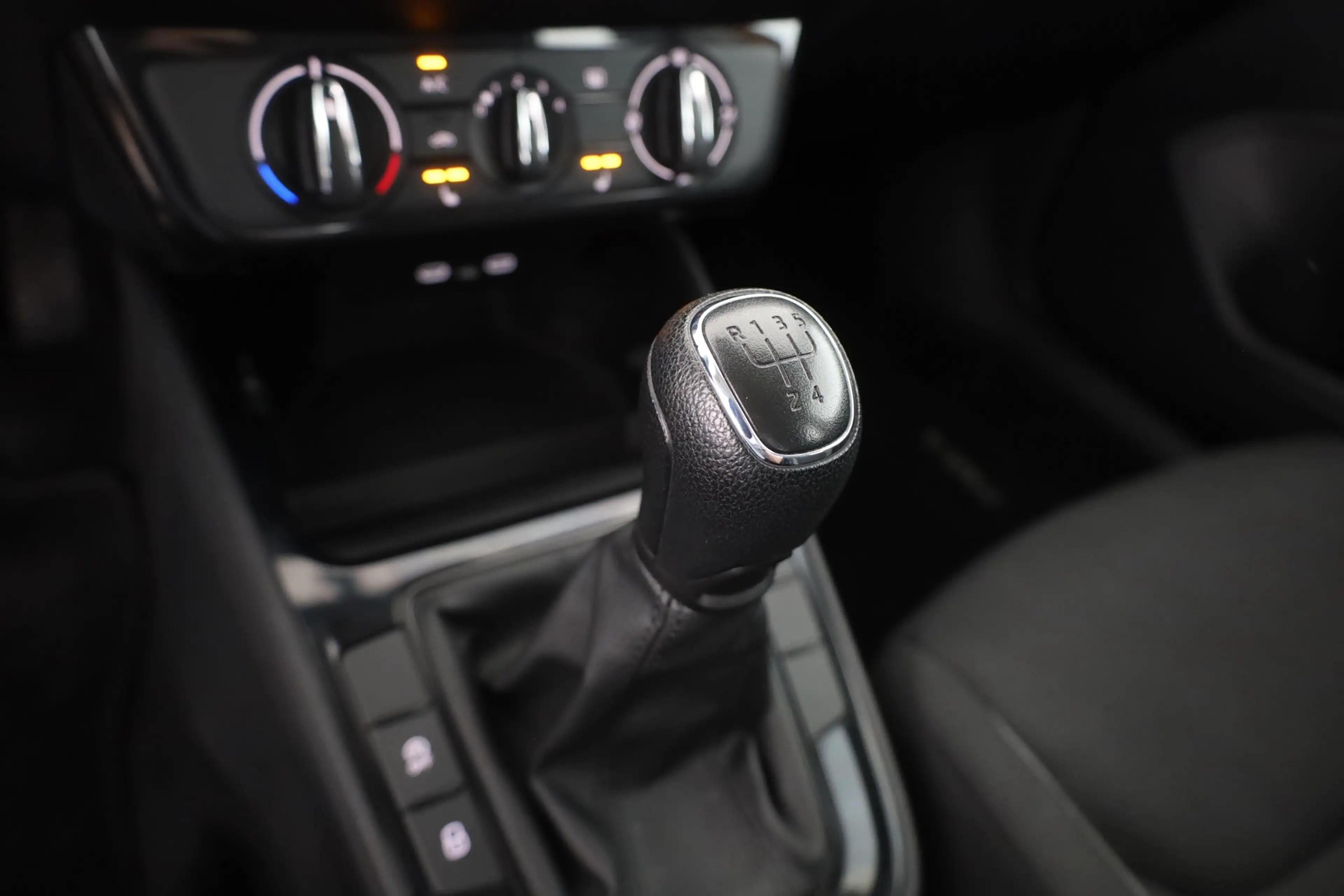 Skoda Fabia 1.0 MPI Active LED Sitzheizung SmartLink — photo 14