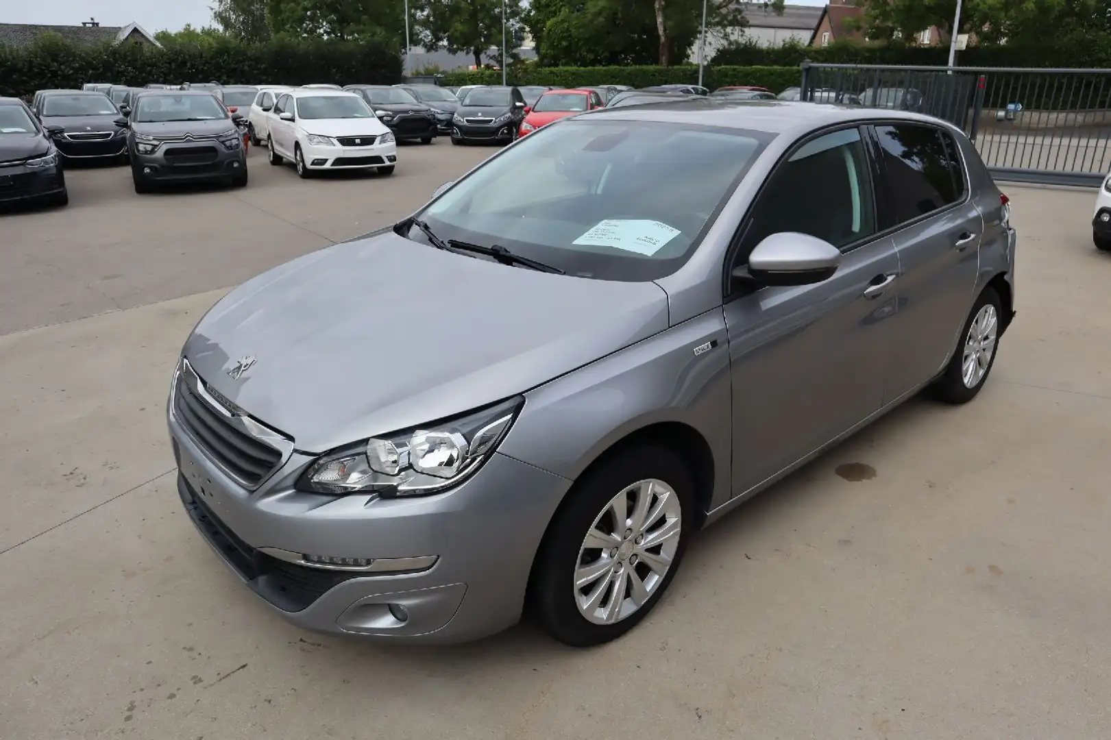 Peugeot 308 1.2 Benz Grijs - 1