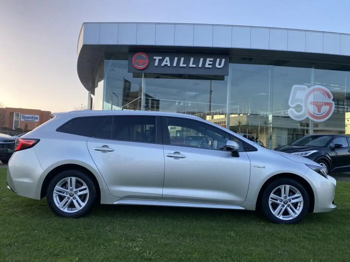 Toyota Corolla HEADUP, TREKHAAK, WINTER PACK, Argent - 1