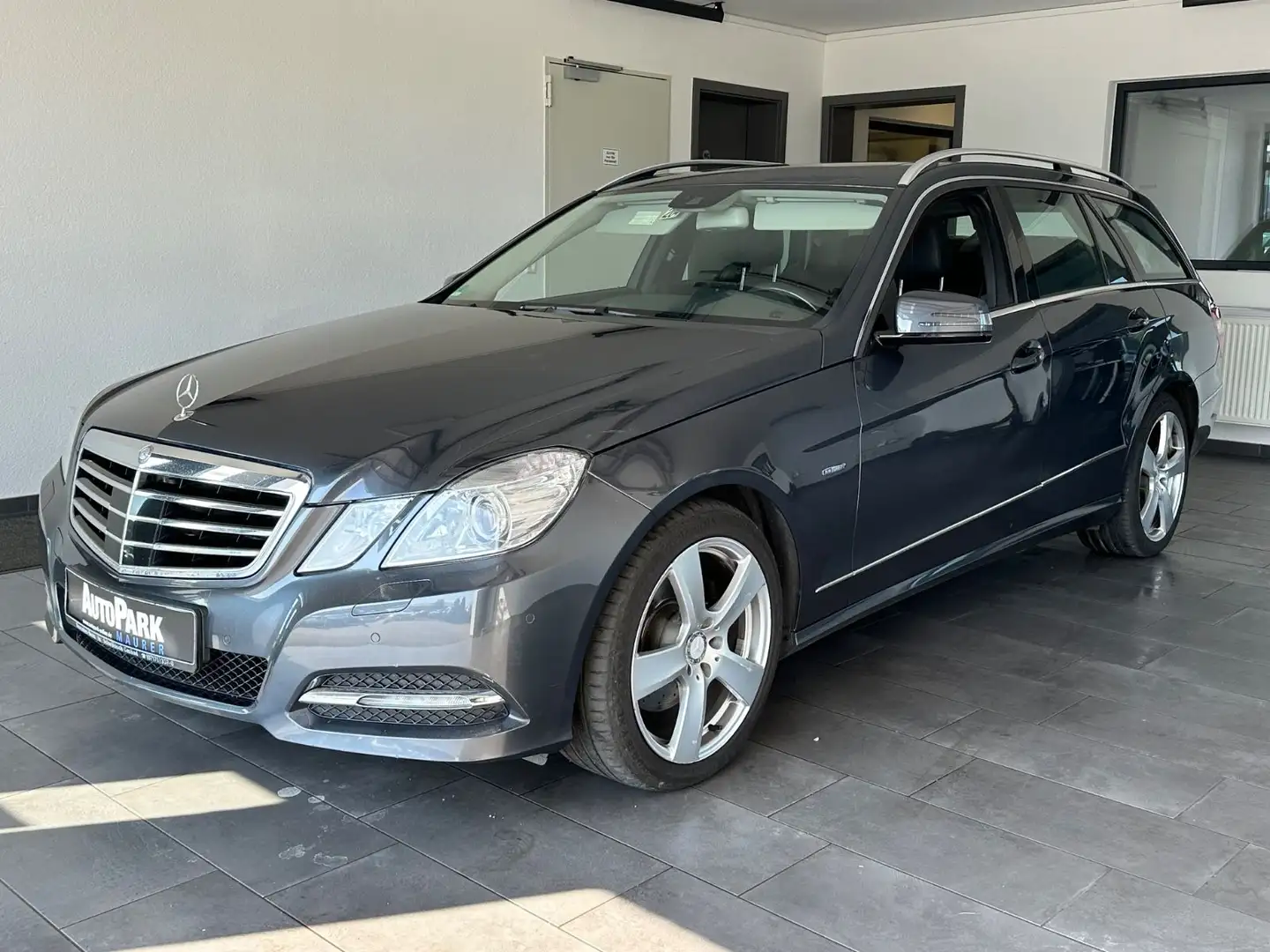 Mercedes-Benz E 350 T CDI 4Matic Grau - 1