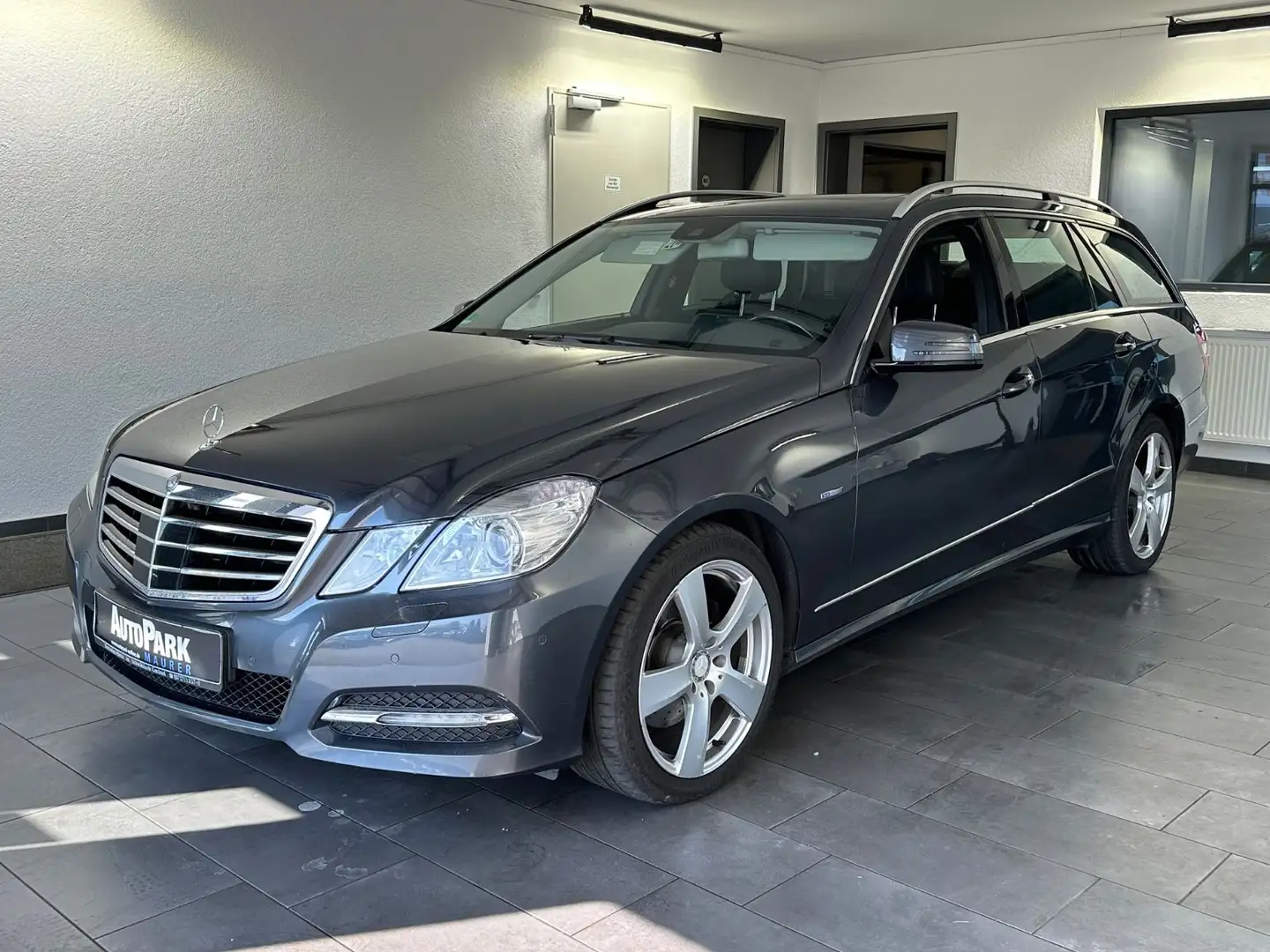 Mercedes-Benz E 350 T CDI 4Matic Grau - 2