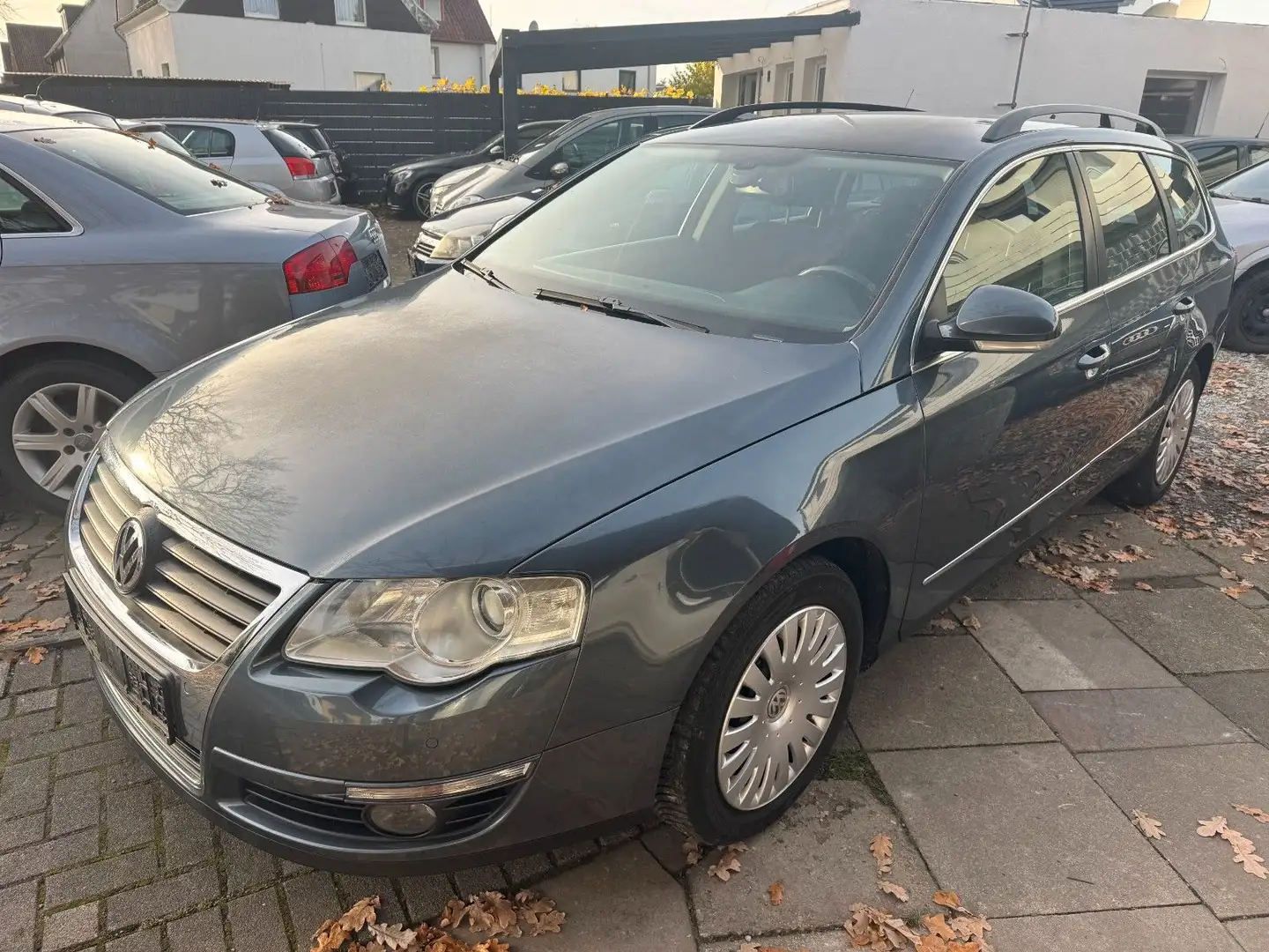 Volkswagen Passat Variant Comfortl.,Klima,Navi,SHZ,TÜV Neu Grau - 1