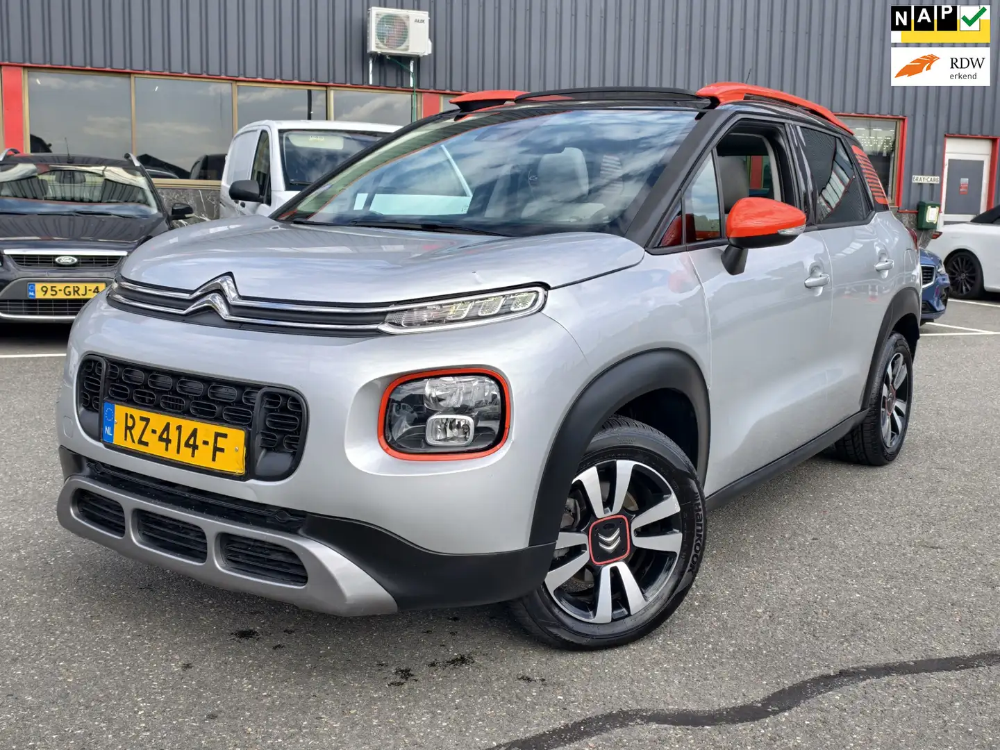 Citroen C3 Aircross 1.2 PureTech S&S Feel Grijs - 1