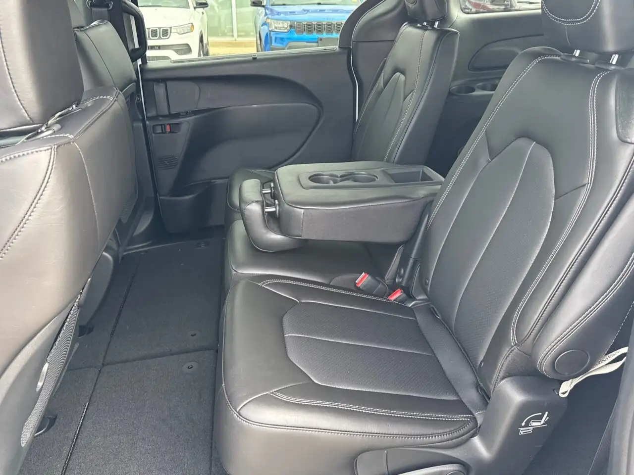 Chrysler Pacifica снимка Chrysler Pacifica
