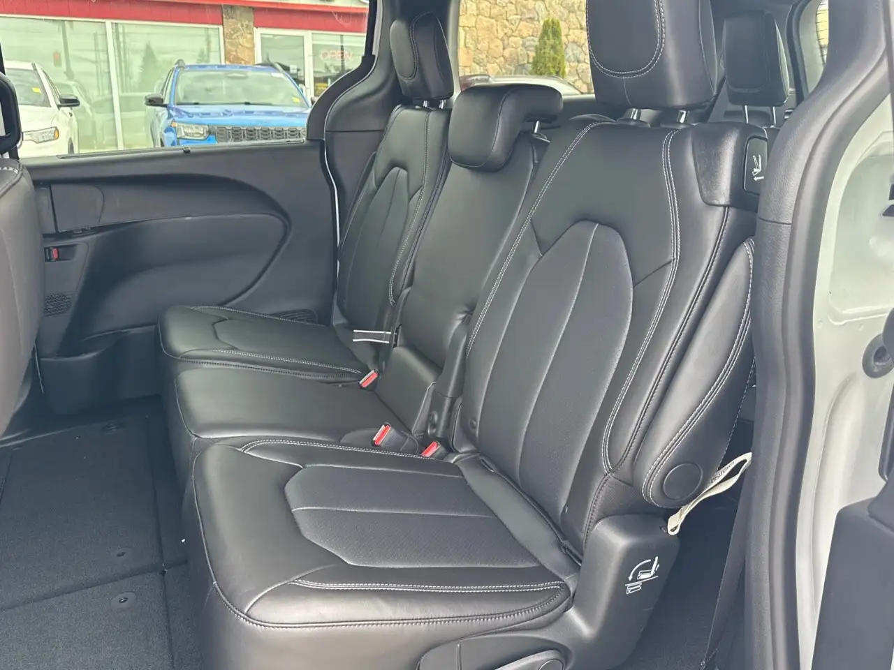 Chrysler Pacifica снимка Chrysler Pacifica