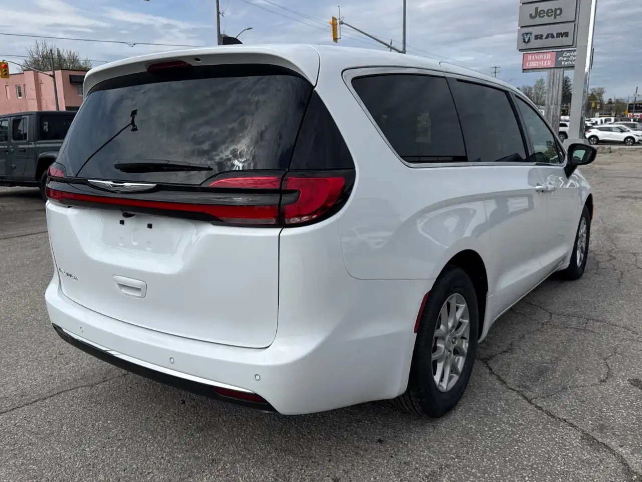 Chrysler Pacifica снимка Chrysler Pacifica