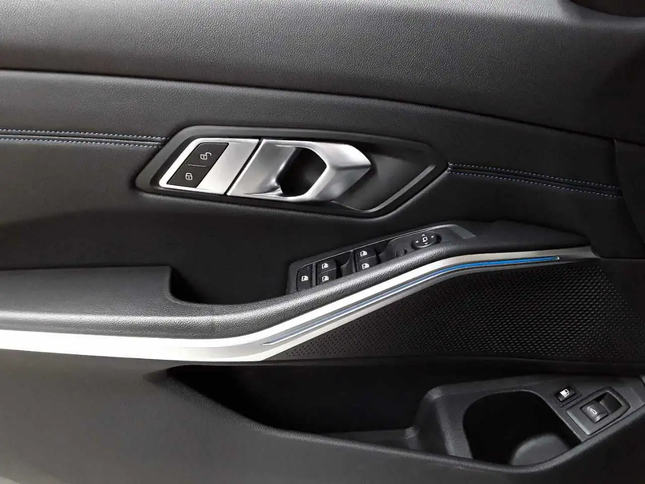 BMW 320 320e Touring Aut. M Sport Navi SHZ LED, миниатюра 4