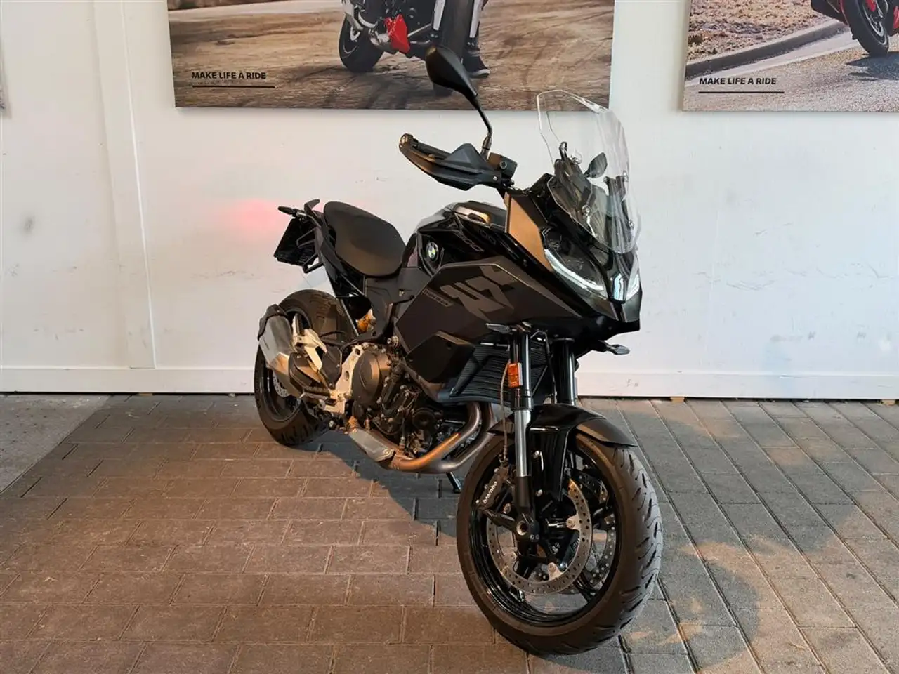 BMW F 900 XR