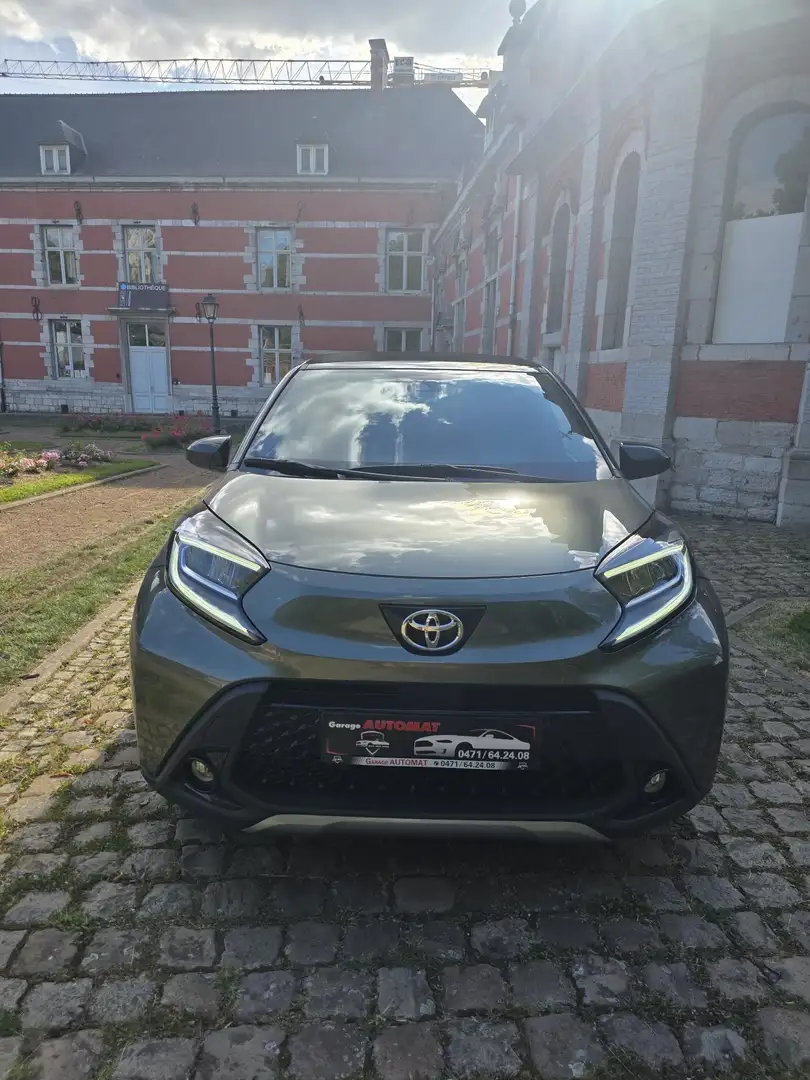 Toyota Aygo X CAMERA//NAVI//TOIT OUVRANT//GARANTIE Gris - 2