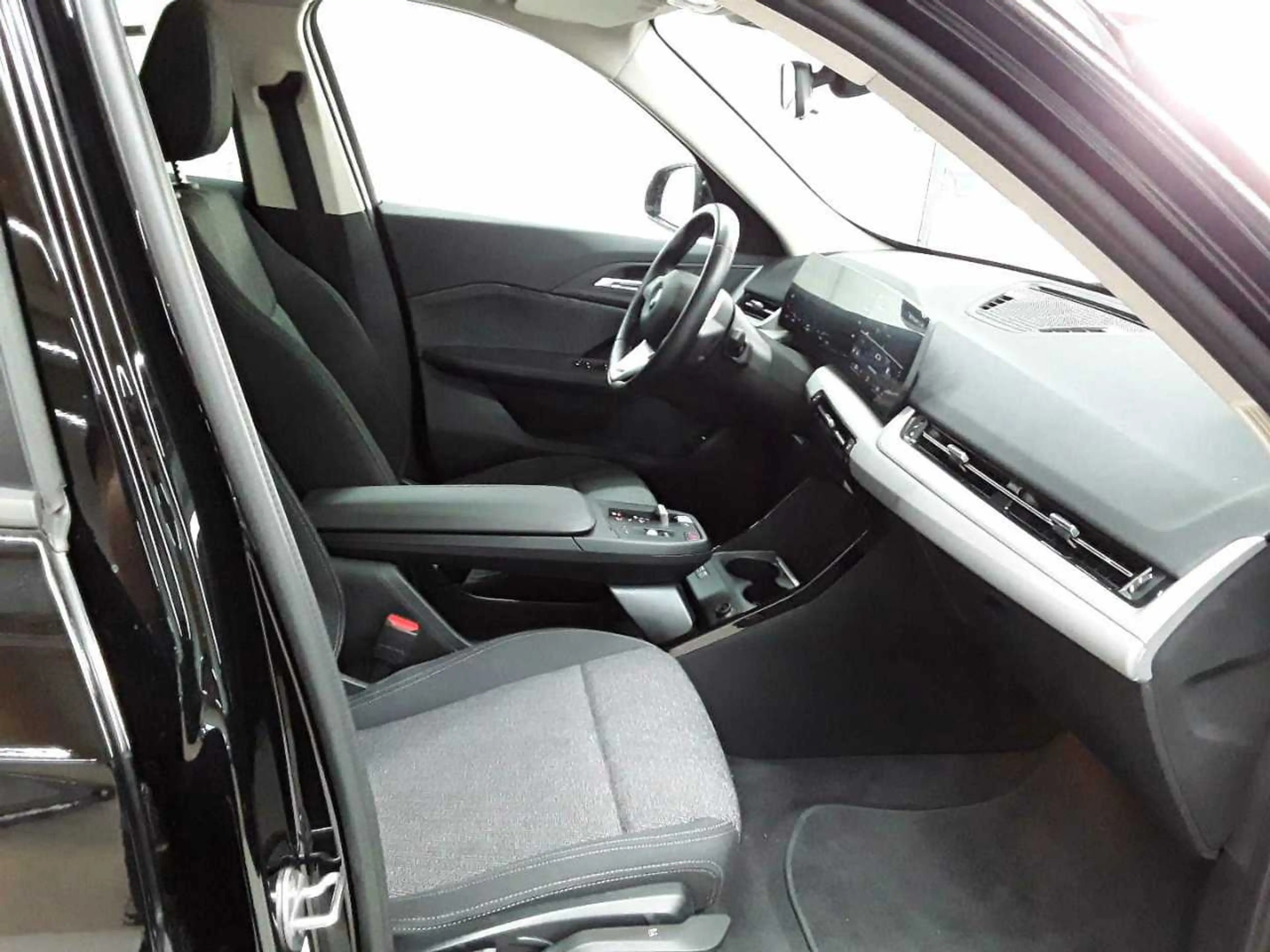 BMW iX1 iX1 xDrive30 Navi Pano SHZ LED — photo 8