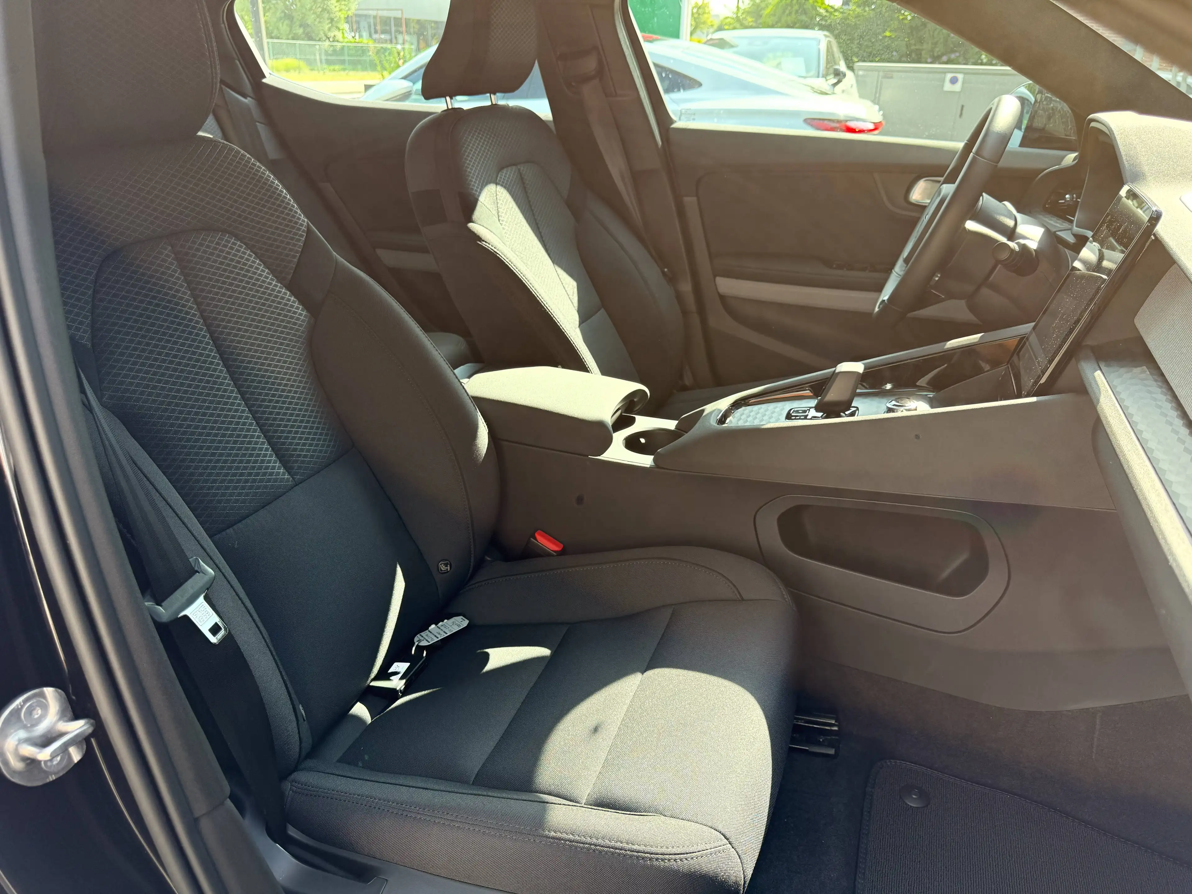 Polestar 2 Long Range Single Motor - Plus Pack | Climate Pack | ACC — photo 11