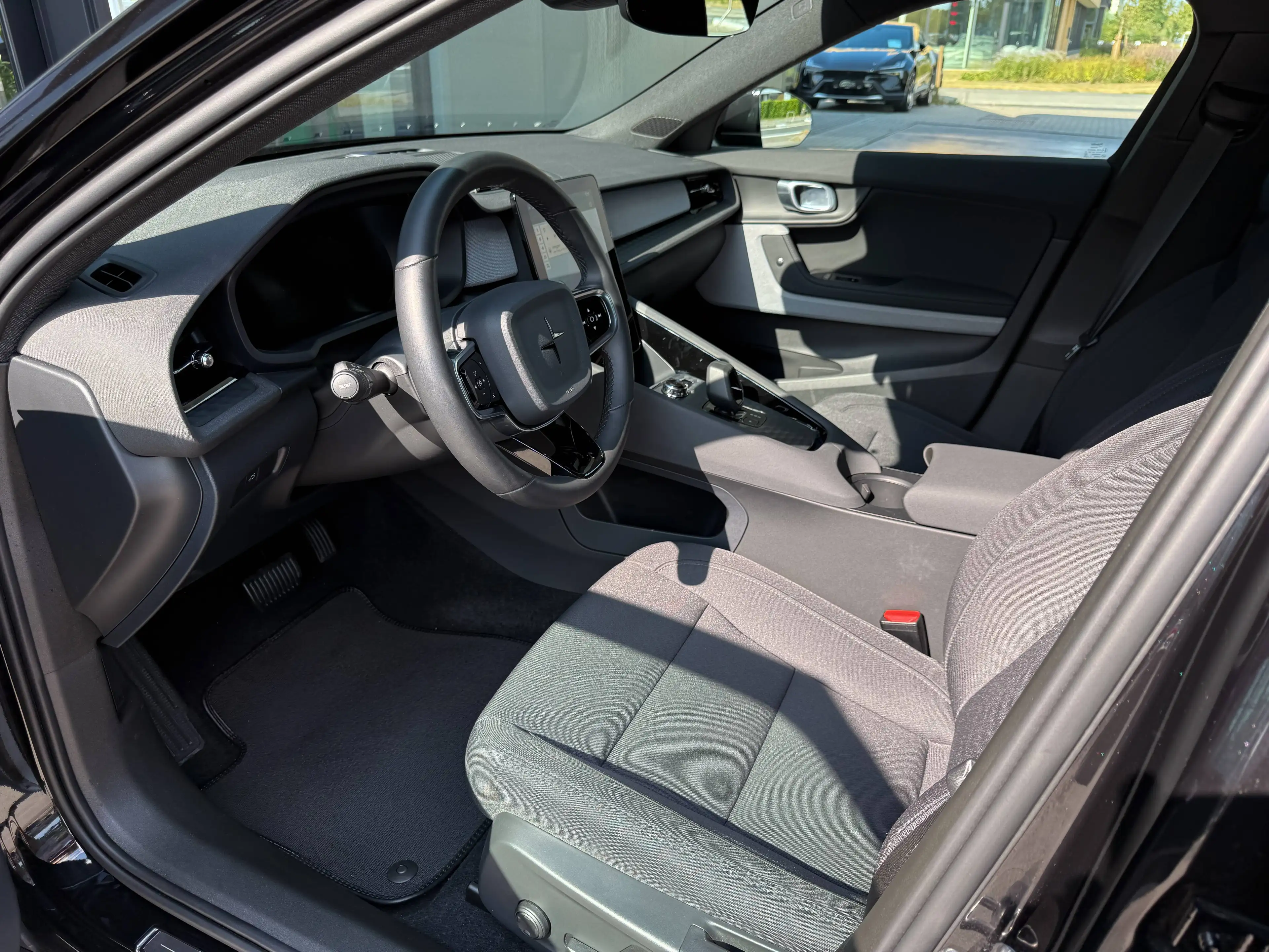 Polestar 2 Long Range Single Motor - Plus Pack | Climate Pack | ACC — photo 9
