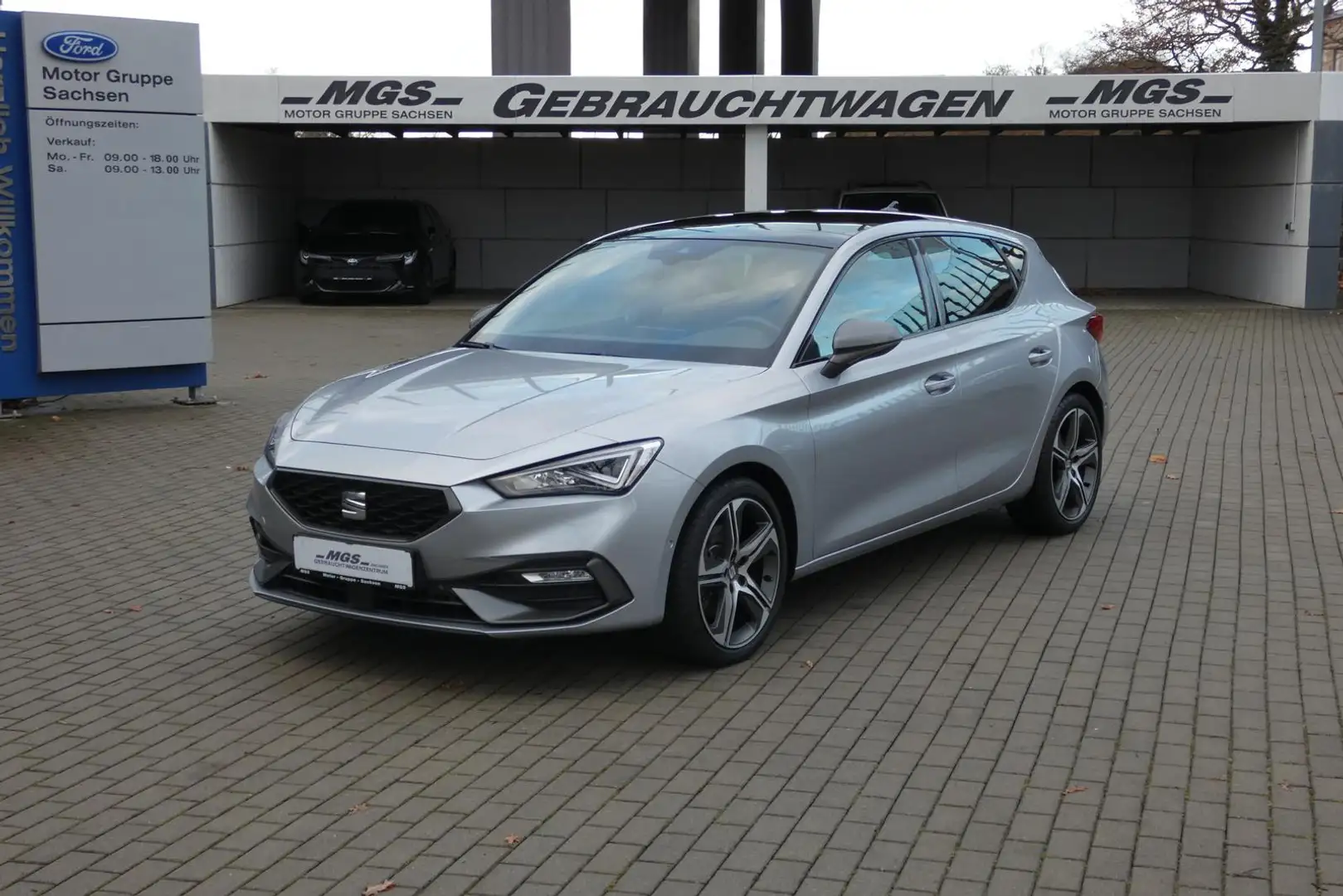 SEAT Leon 1.5 eTSI 'FR' #LED #PANO #NAVI #DCC #18ZOLL Silber - 2