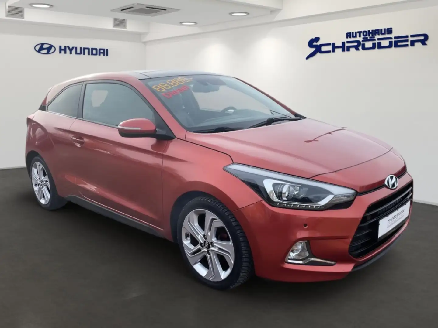 Hyundai i20 Coupe 1,4 CRDi Style Leder Allwetter Panorama Navi Orange - 2