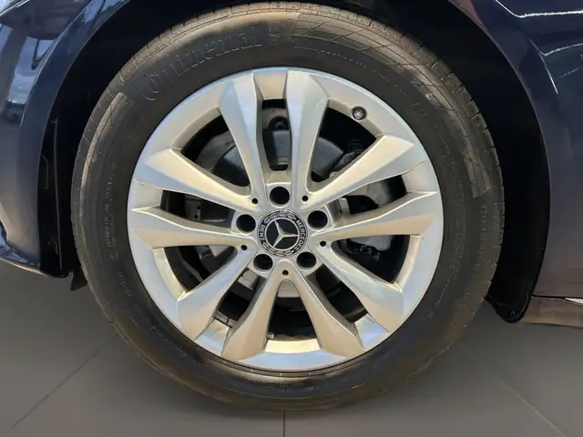 Mercedes-Benz C-Class view 8
