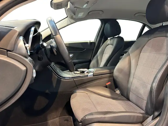 Mercedes-Benz C-Class view 9