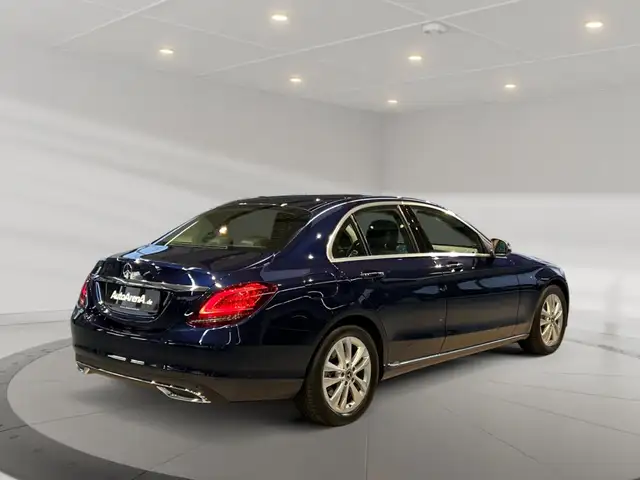 Mercedes-Benz C-Class view 4