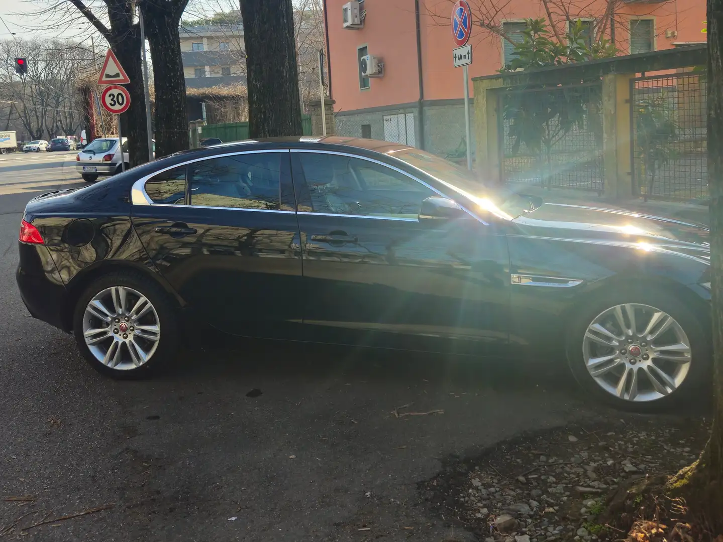 Jaguar XE XE 2.0d i4 Prestige Business edition 180cv Nero - 2