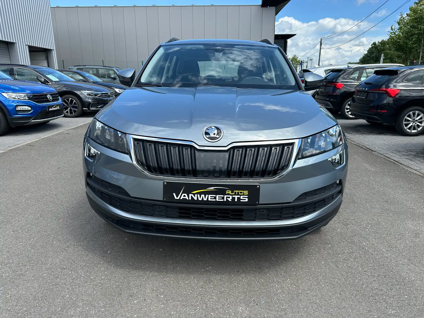 Skoda Karoq 1.0 TSI Ambition DSG AUTOM, CARPLAY/CAMERA/KEYLESS Grijs - 2