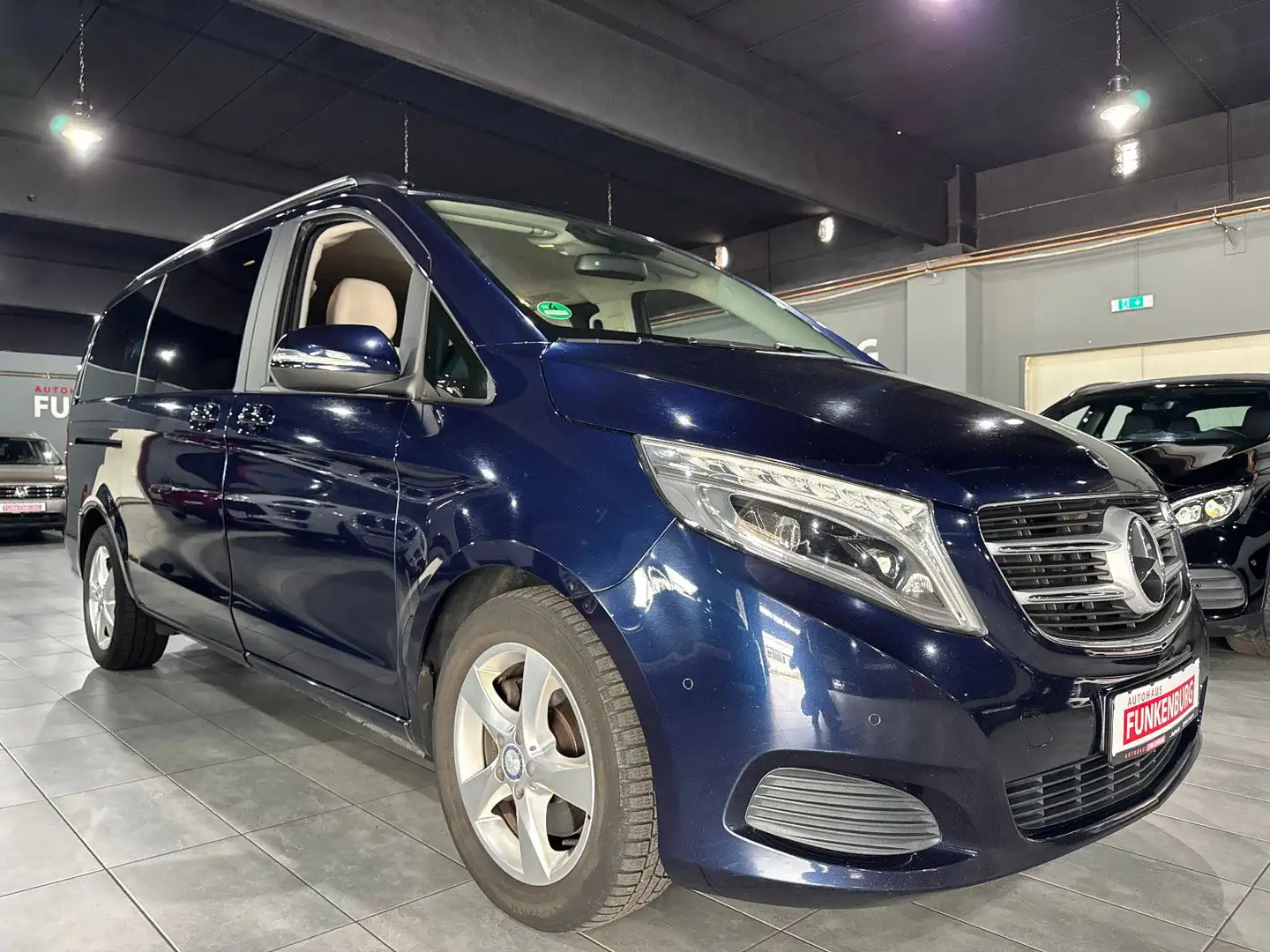 Mercedes-Benz V 220 V 250 BT/d EDITION LANG/AUT/LEDER/LED/NAV/KAMERA Синій - 1