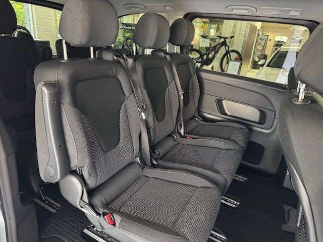 Mercedes-Benz V 220