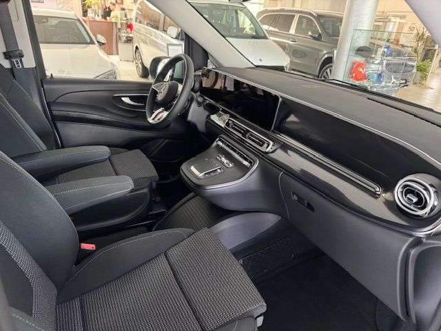 Mercedes-Benz V 220