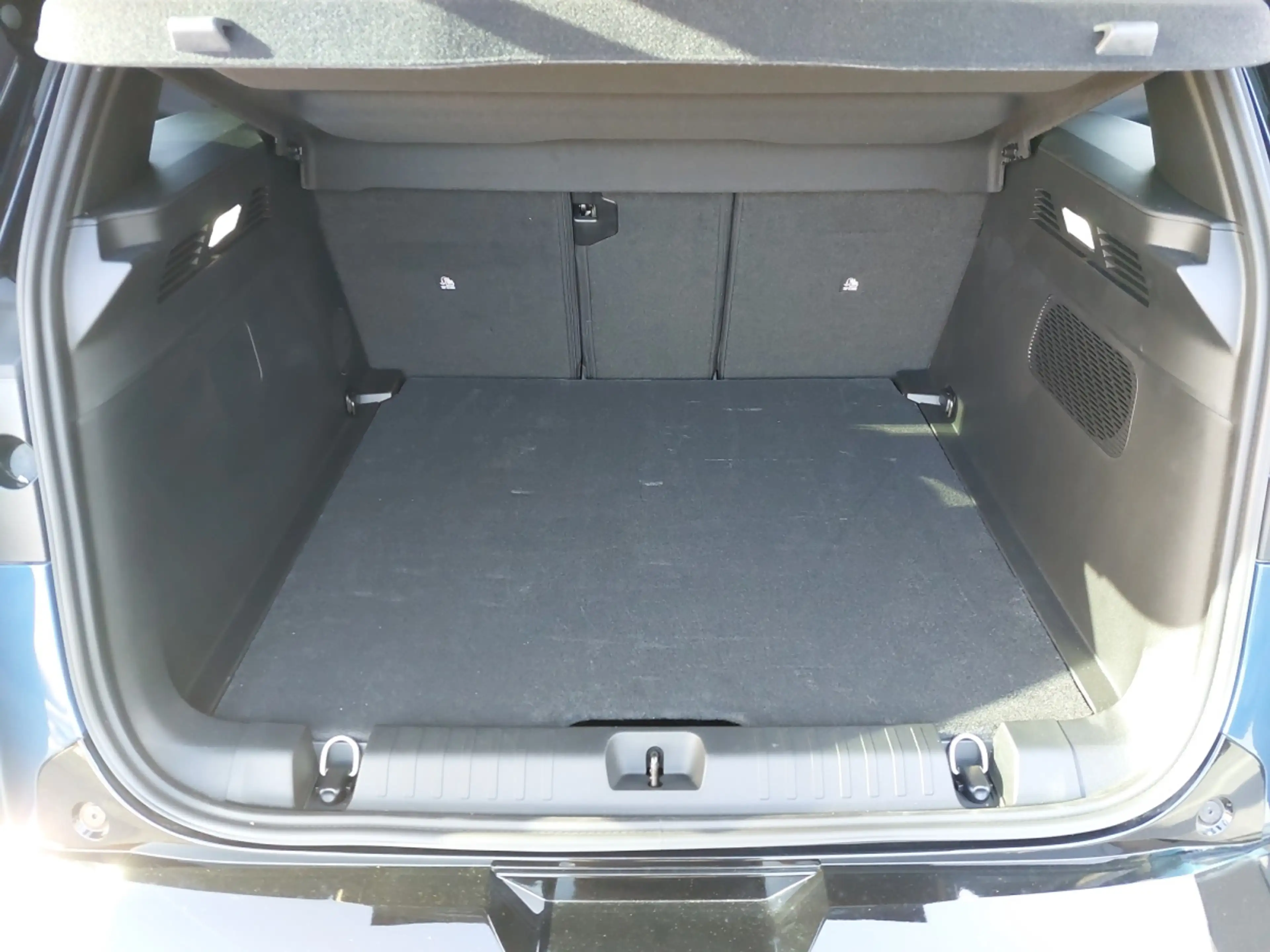 Jeep Compass e-Hybrid First Edition 145PS — photo 12
