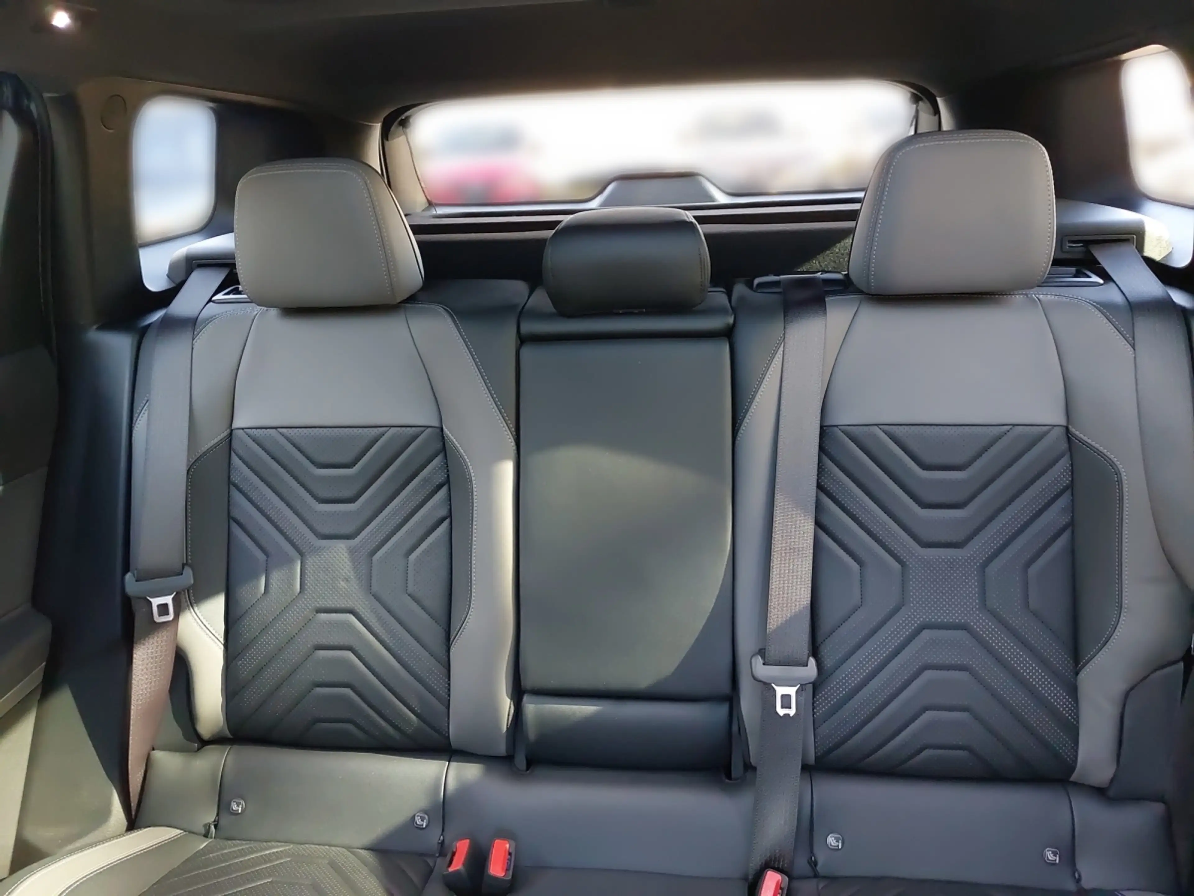 Jeep Compass e-Hybrid First Edition 145PS — photo 11