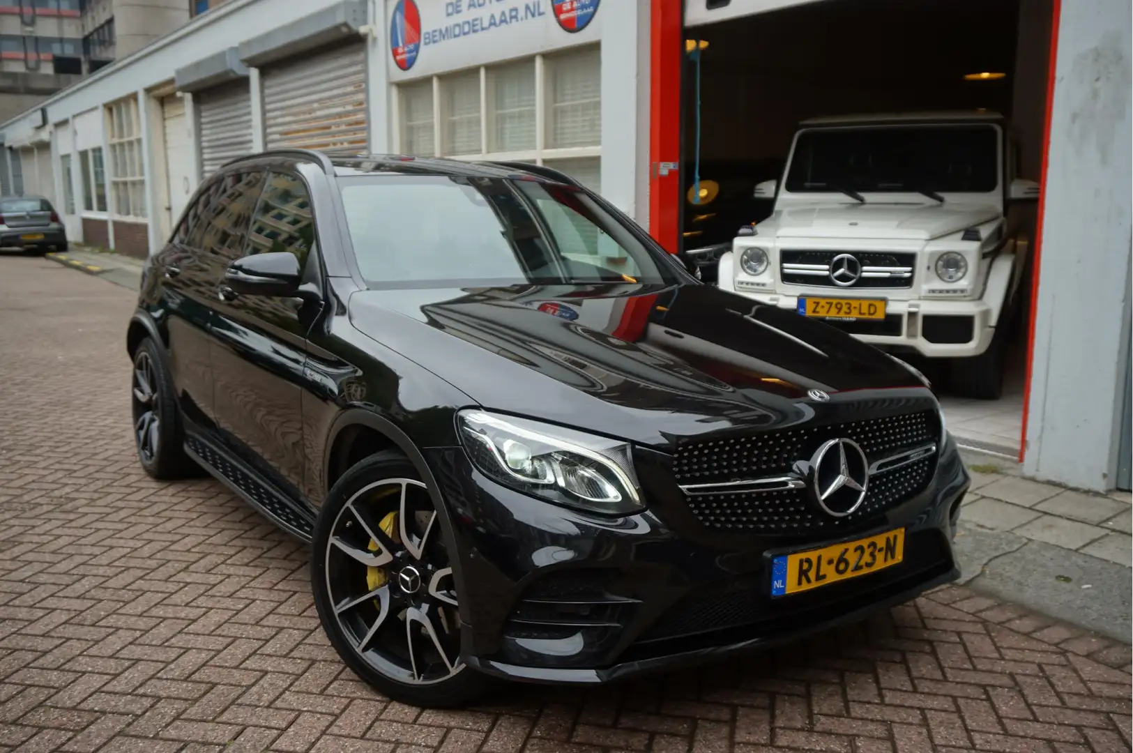 Mercedes-Benz GLC 43 AMG 4MATIC Aut9 | NL AUTO | Burmester | Black on Black Zwart - 2