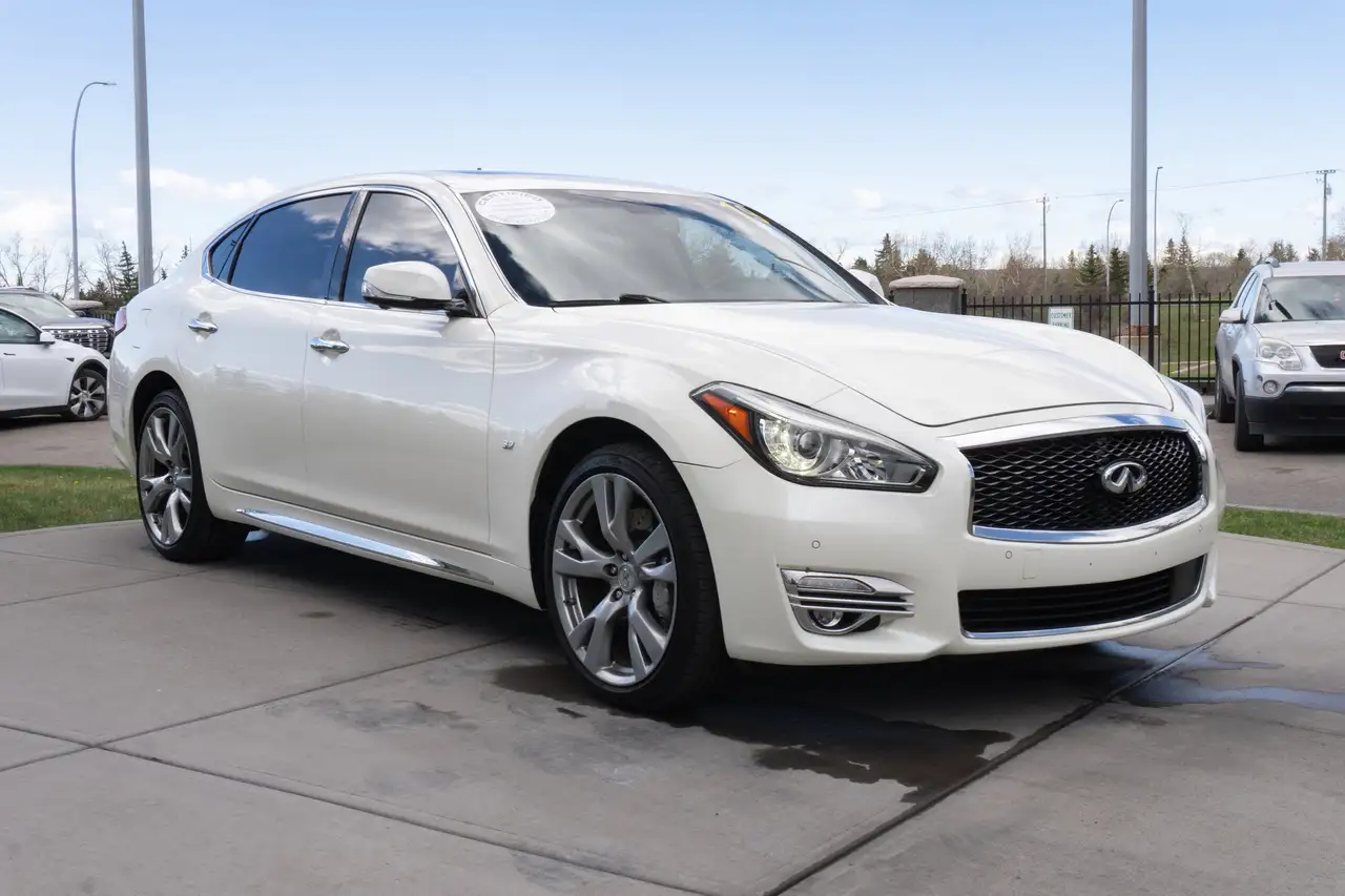 Infiniti Q70 снимка Infiniti Q70
