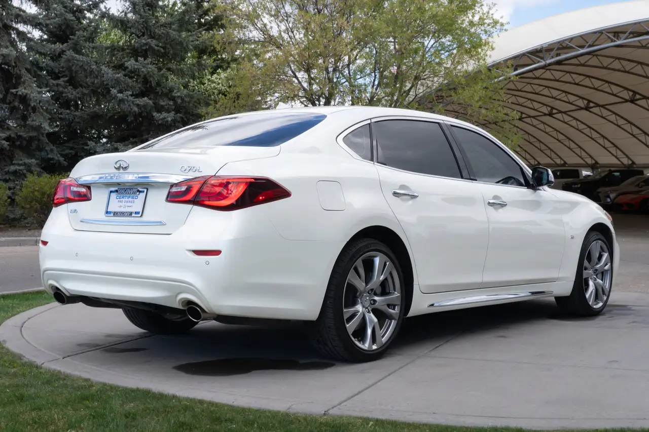 Infiniti Q70 снимка Infiniti Q70