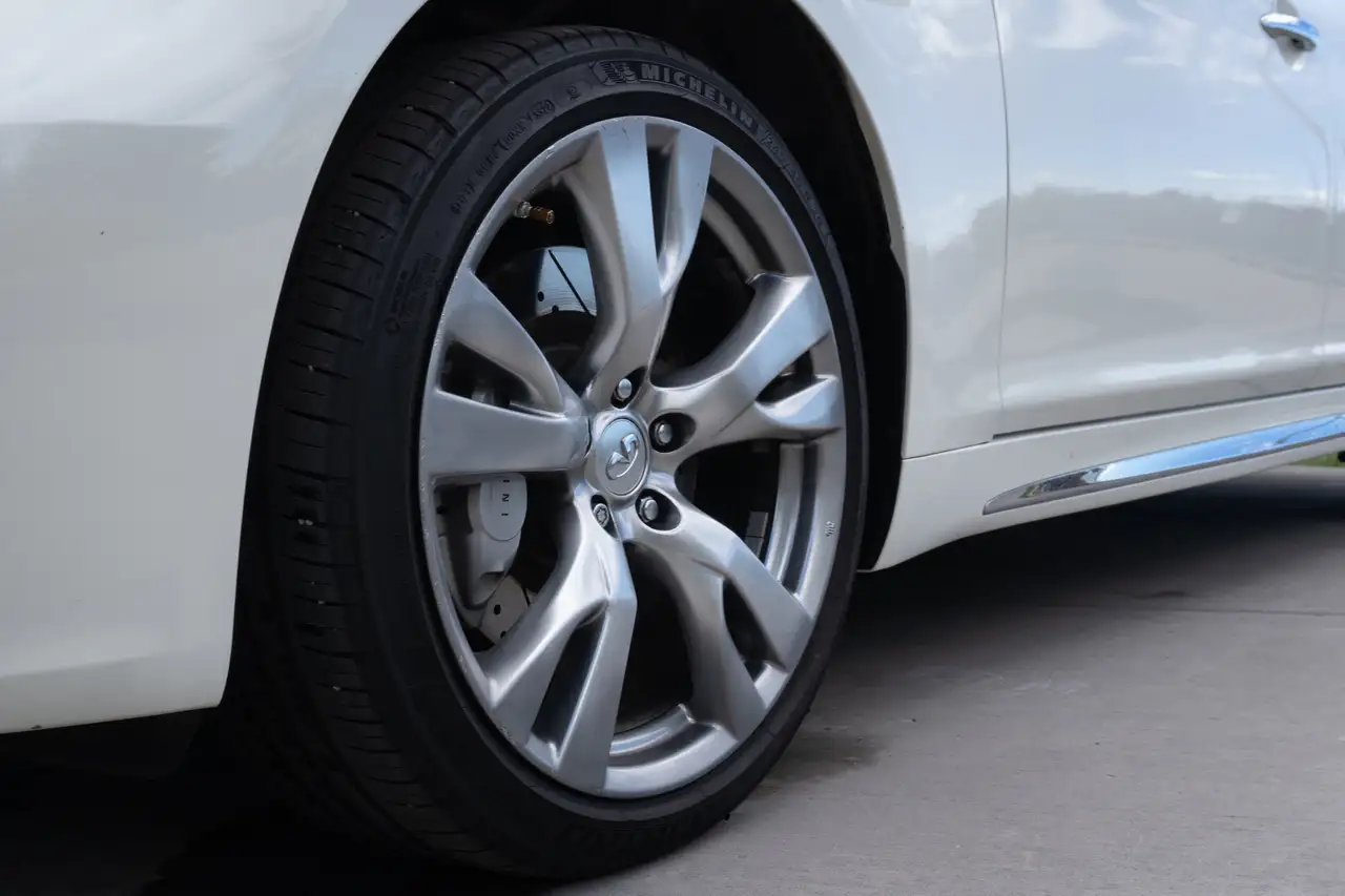 Infiniti Q70 снимка Infiniti Q70