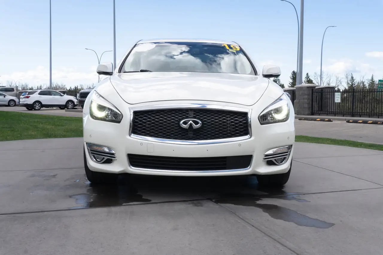 Infiniti Q70 снимка Infiniti Q70