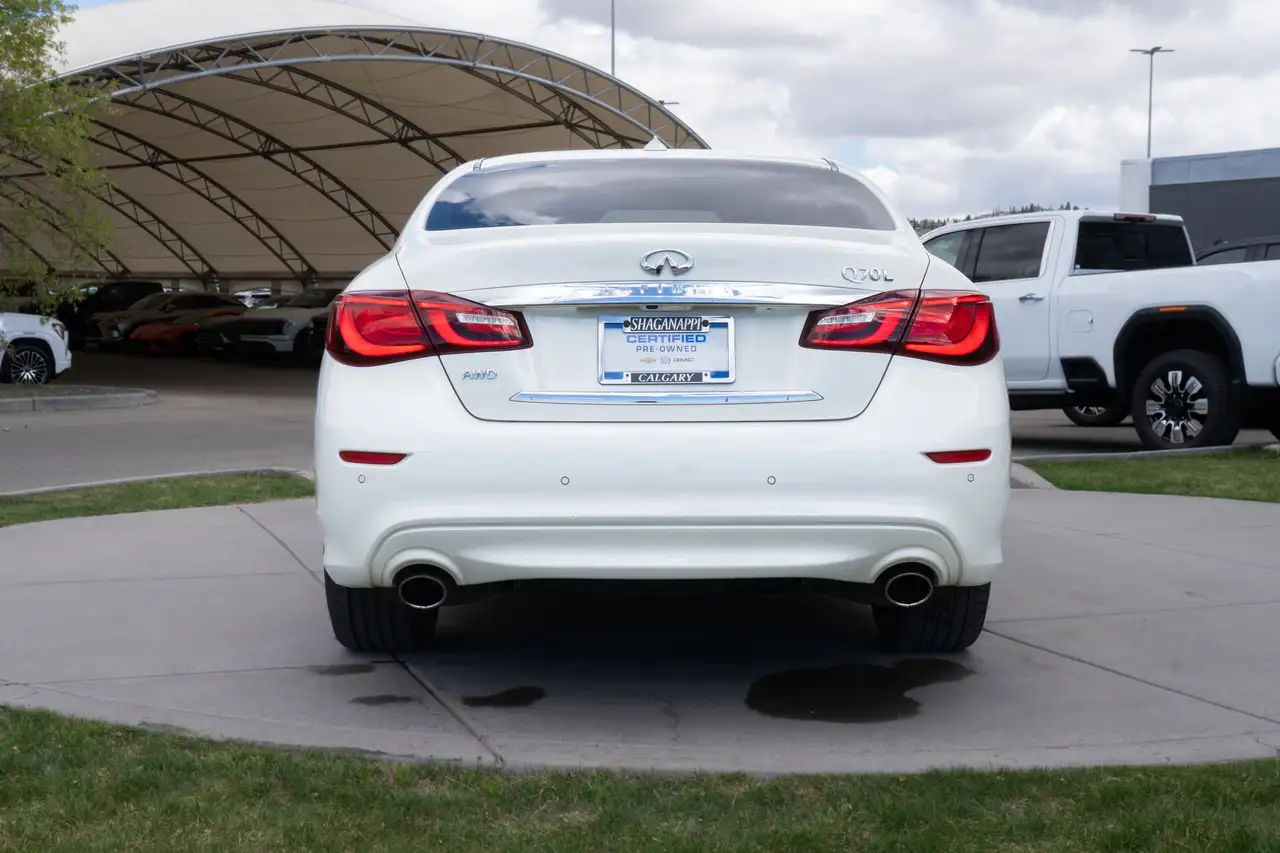 Infiniti Q70 снимка Infiniti Q70