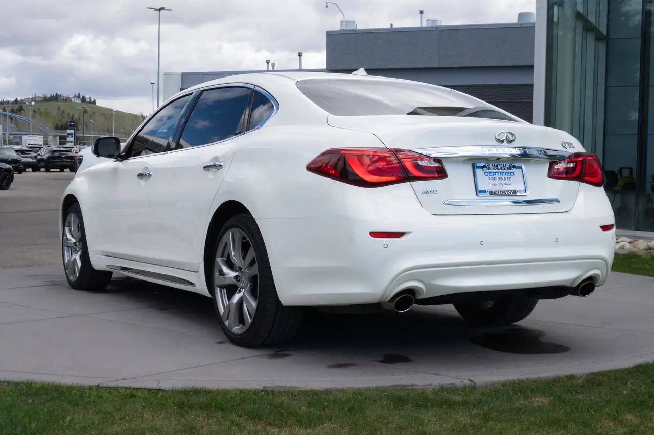 Infiniti Q70 снимка Infiniti Q70
